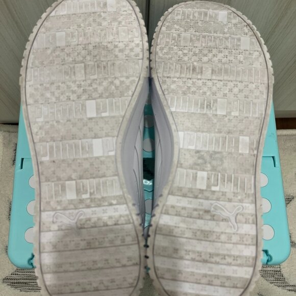 Women's Puma size 7.5 sneaker - Picture 3 of 4